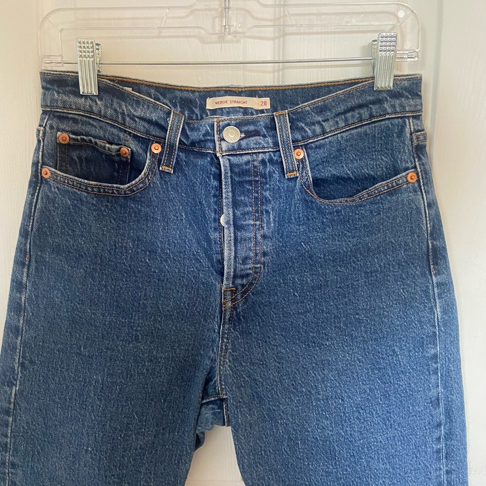 Wedgie Straight Levi jeans size 28